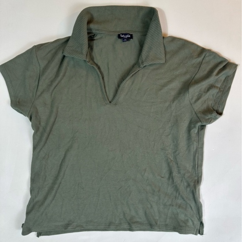 Green Polo Shirt with Soft Fabric and Versatile Style